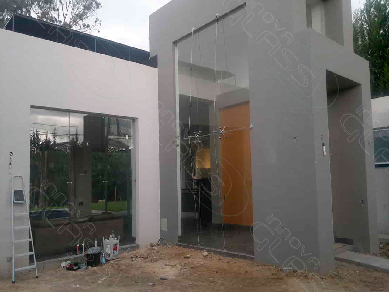 Mamparas-de-vidrio-templado-y-acero-inox-min-marca-agua