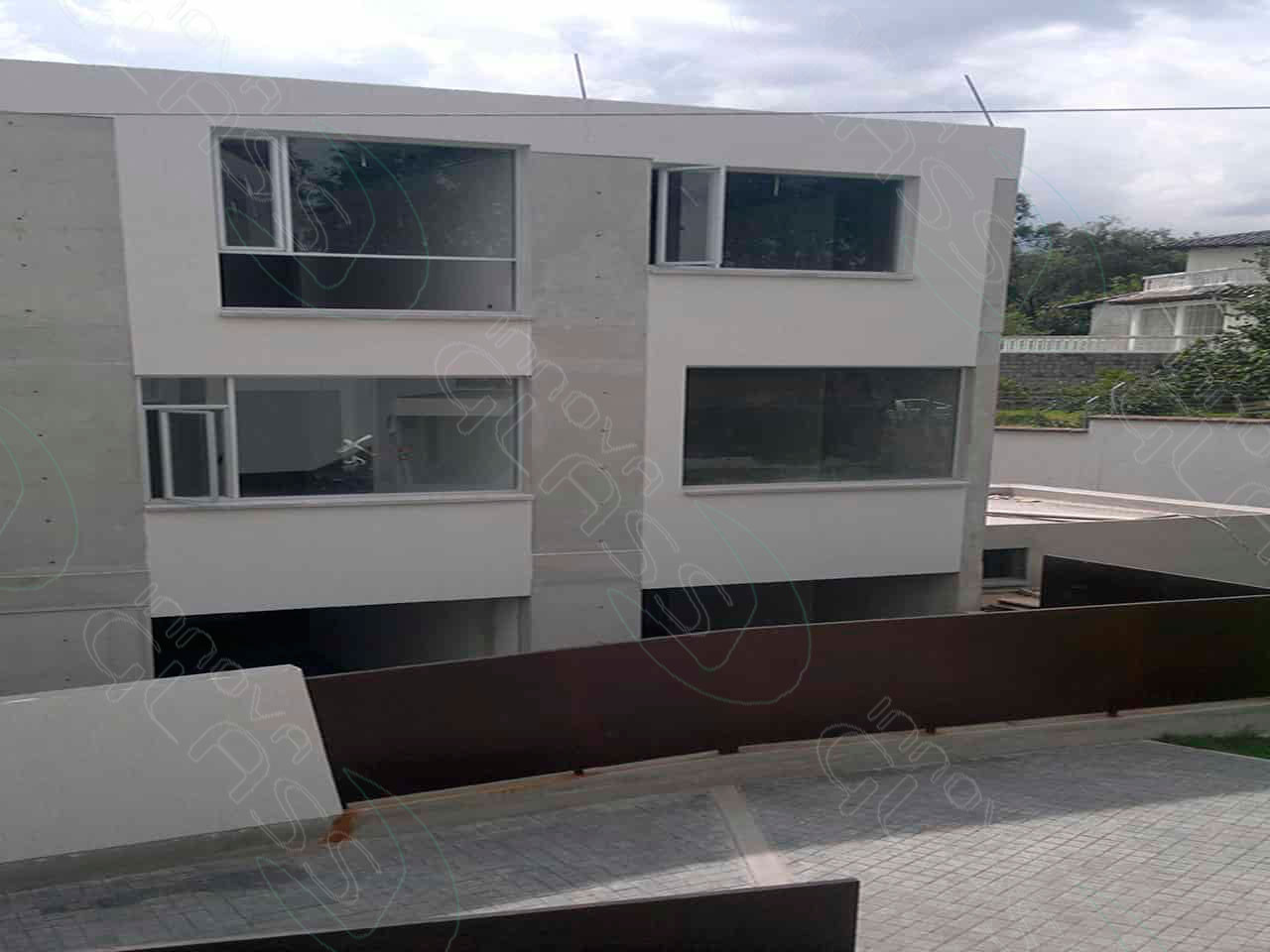 ventanas-en-aluminio-marca-agua